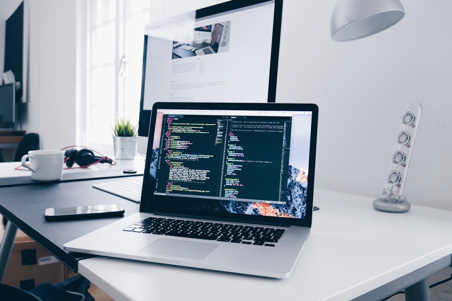 How to Choose the Right Theme for Your Brand